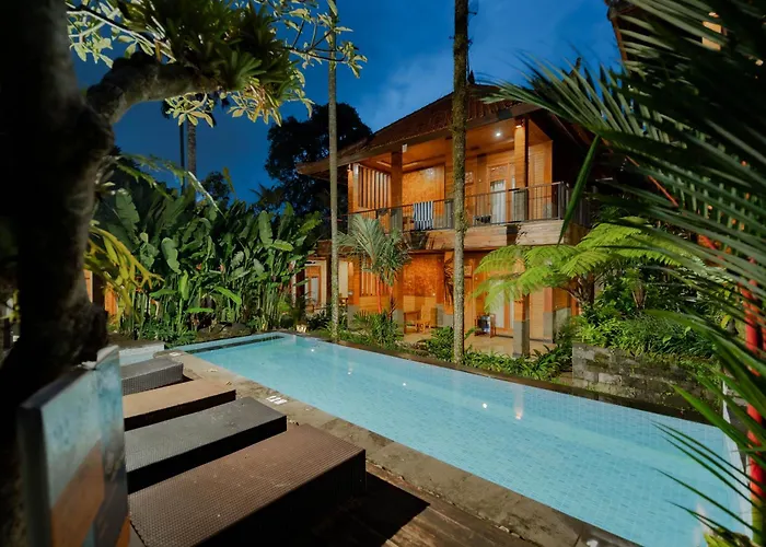 Budhi Ayu And By Mahaputra 乌布